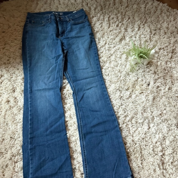 Classic Lee Women's Blue dark wash boot cut super cute women’s Straight Leg Jean - Picture 4 of 9